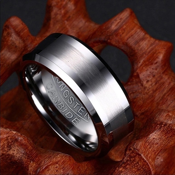TUNGSTEN Men’s Carbide Ring. - Picture 1 of 8